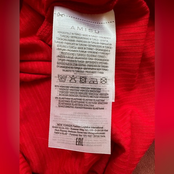 Fun red top - Picture 6 of 7